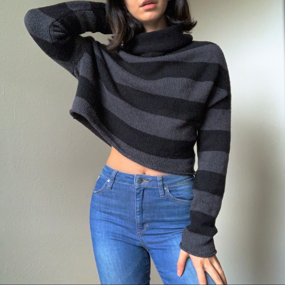VINCE | 80% WOOL Turtleneck Cropped Sweater